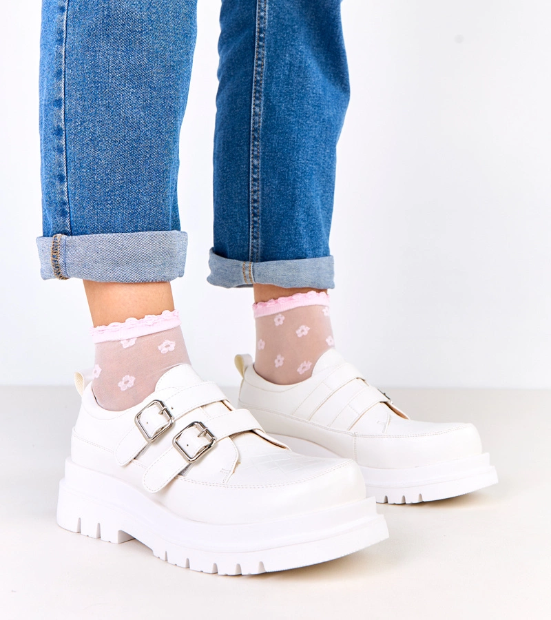 Pantofi albi cu talpă masivă decorați cu catarame Juke