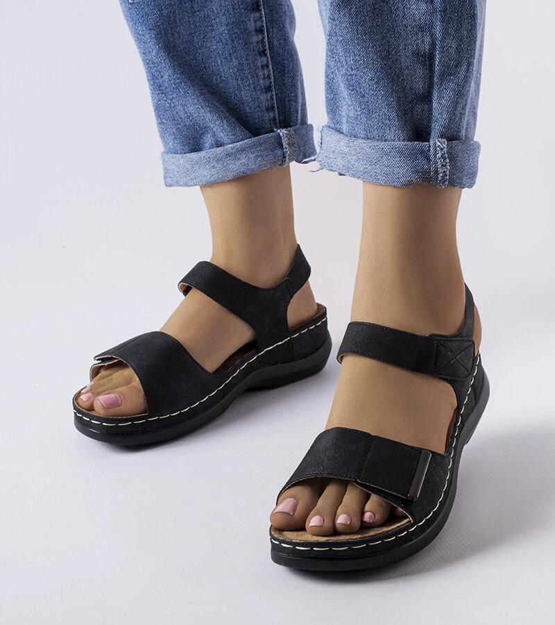 Sandale negre cu tocuri joase Vallis