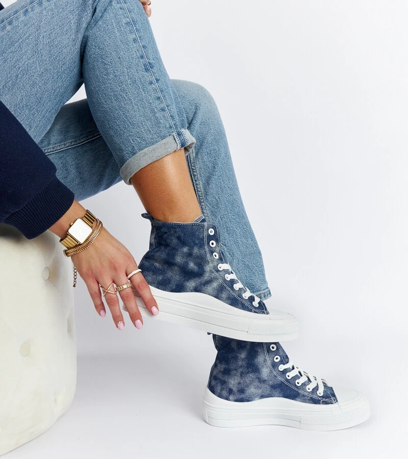 Teniși albaștri pe platformă Vicente