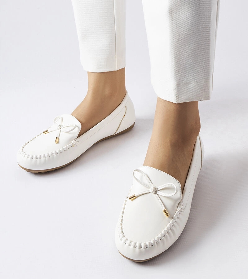 Mocasini albi cu fundiță Via Foria