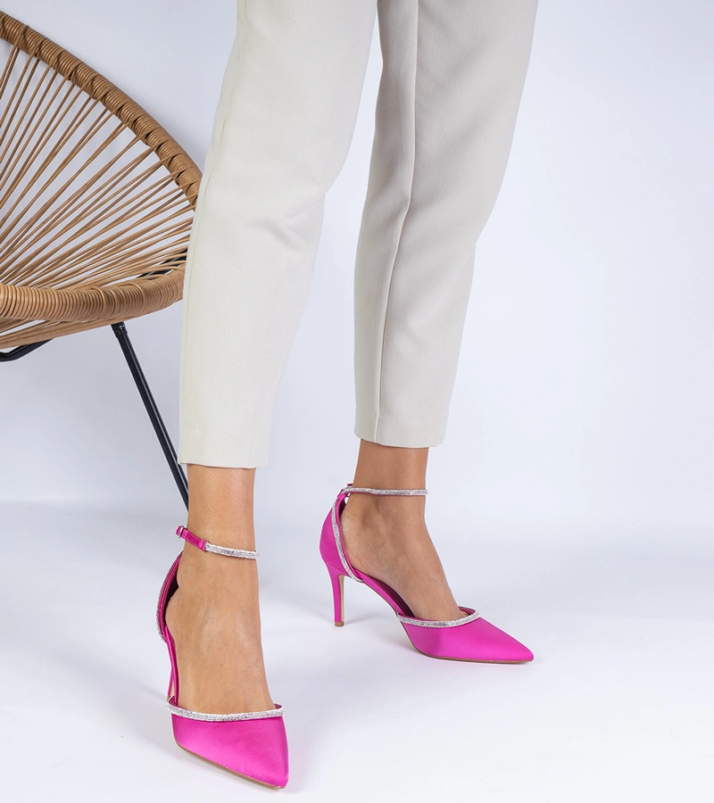 Pantofi roz cu toc din satin decorați cu cristale Fugatto