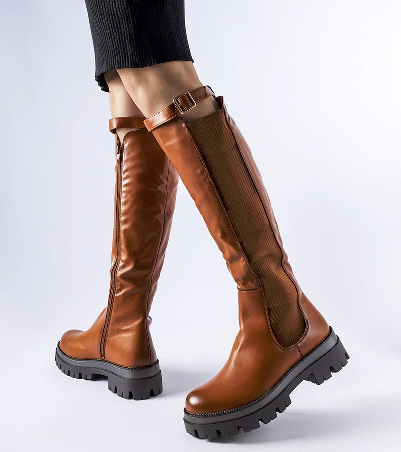 Cizme masive maro decorate cu o curea Stuart