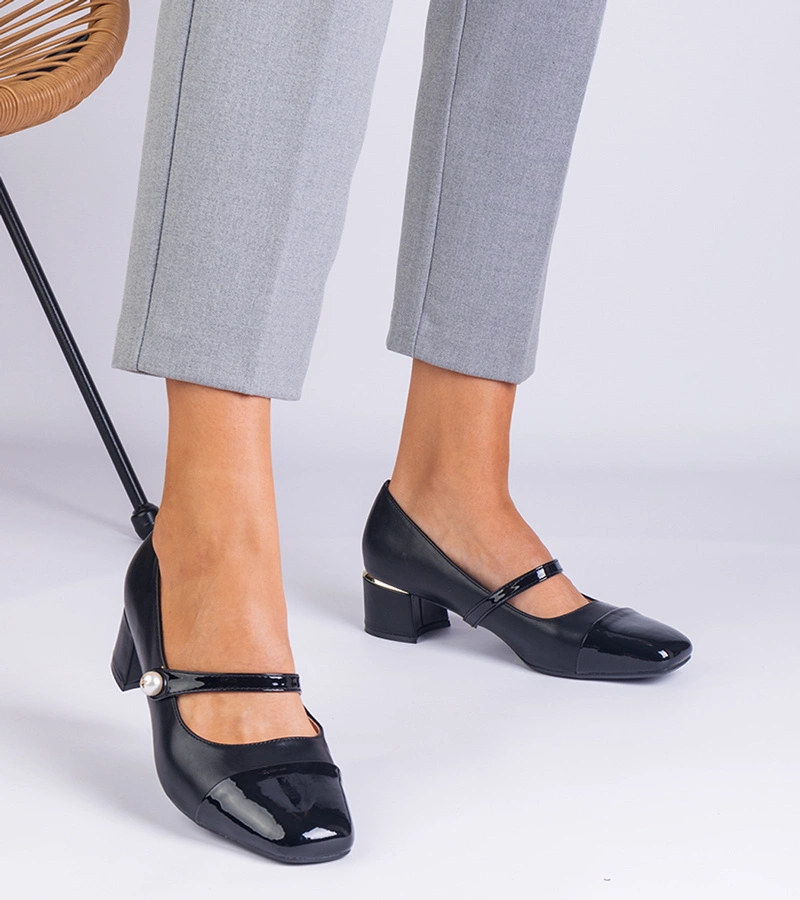 Pantofi negri cu toc gros și vârf lăcuit Ivanita