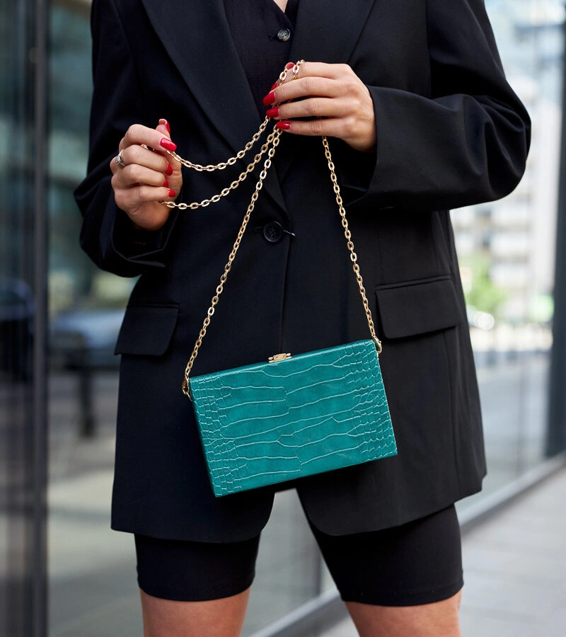 Geanta verde tip "valiza" pe lant Dratche