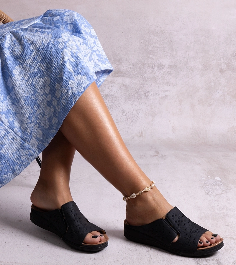 Papuci Maroun perforați negri