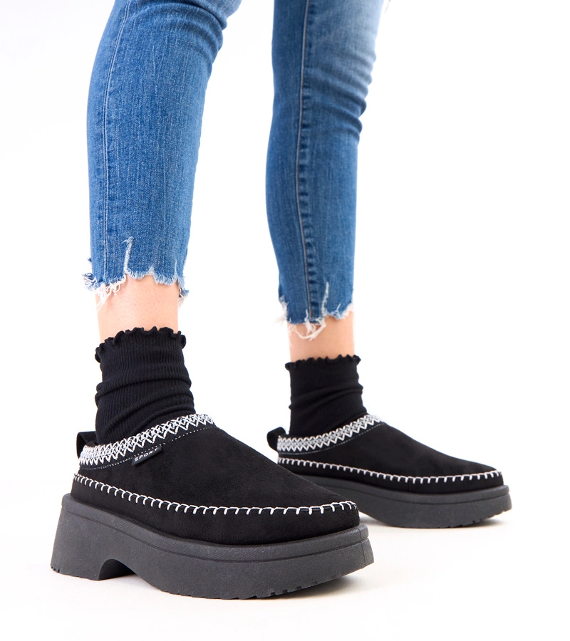 Papuci negri decorați cu broderie pe platformă Julen