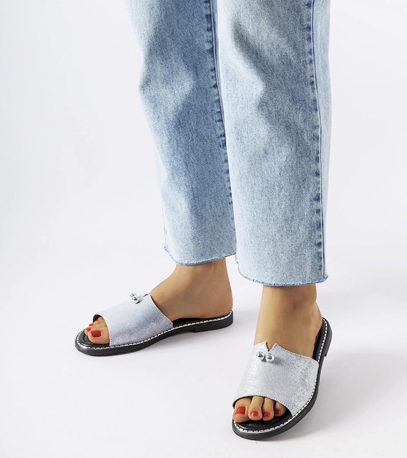 Șlapi metalici albaștri cu perle Frederi