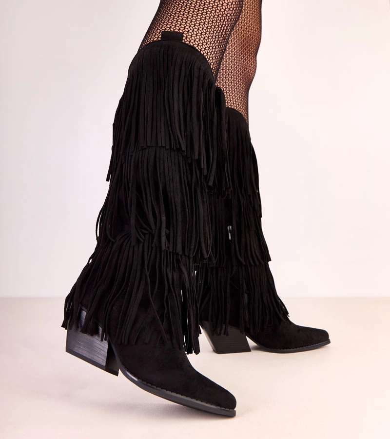 Botine negre cu ciucuri Ivia