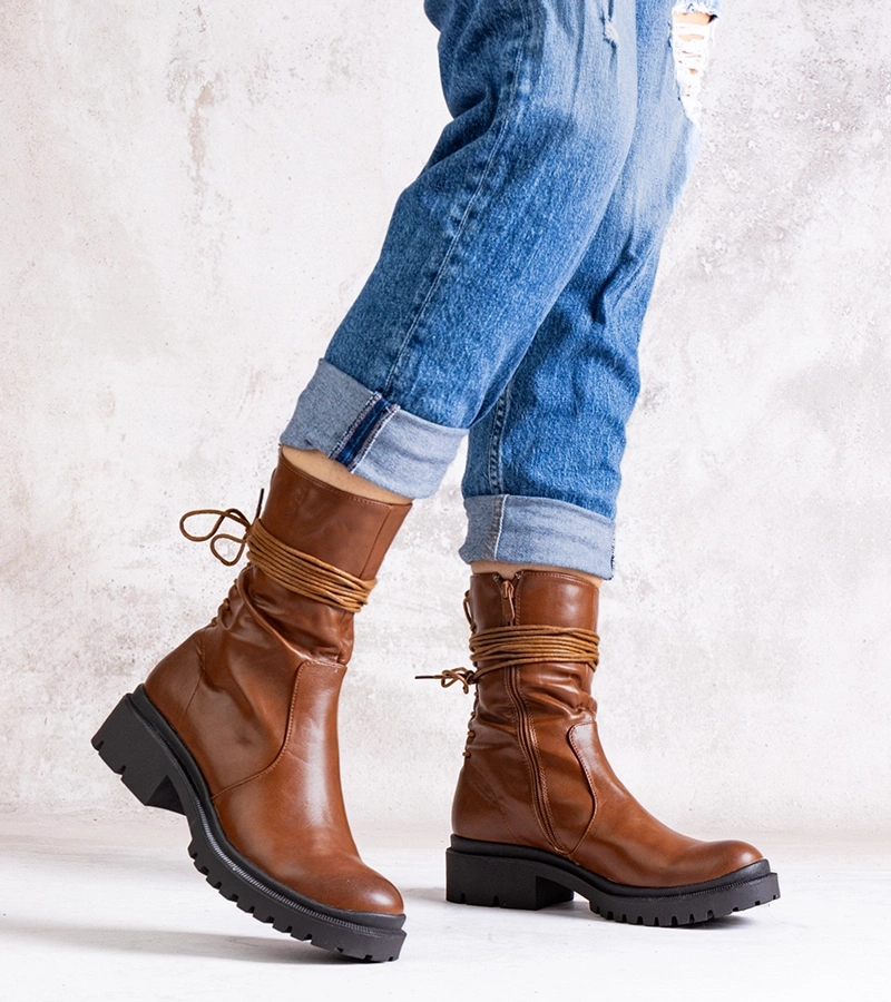 Botinele maro din piele ecologică Sahera.