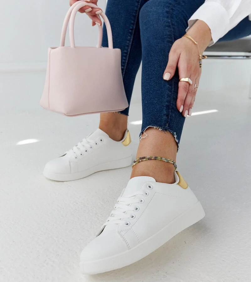 Teniși albi pe platformă Birikti