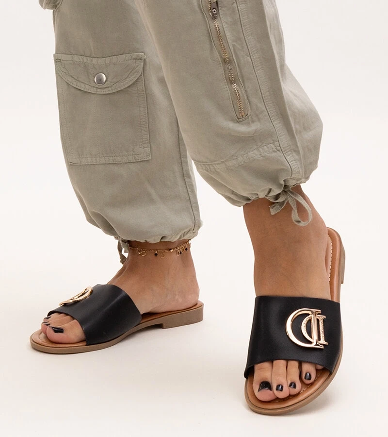 Papuci negri cu clema Almeita