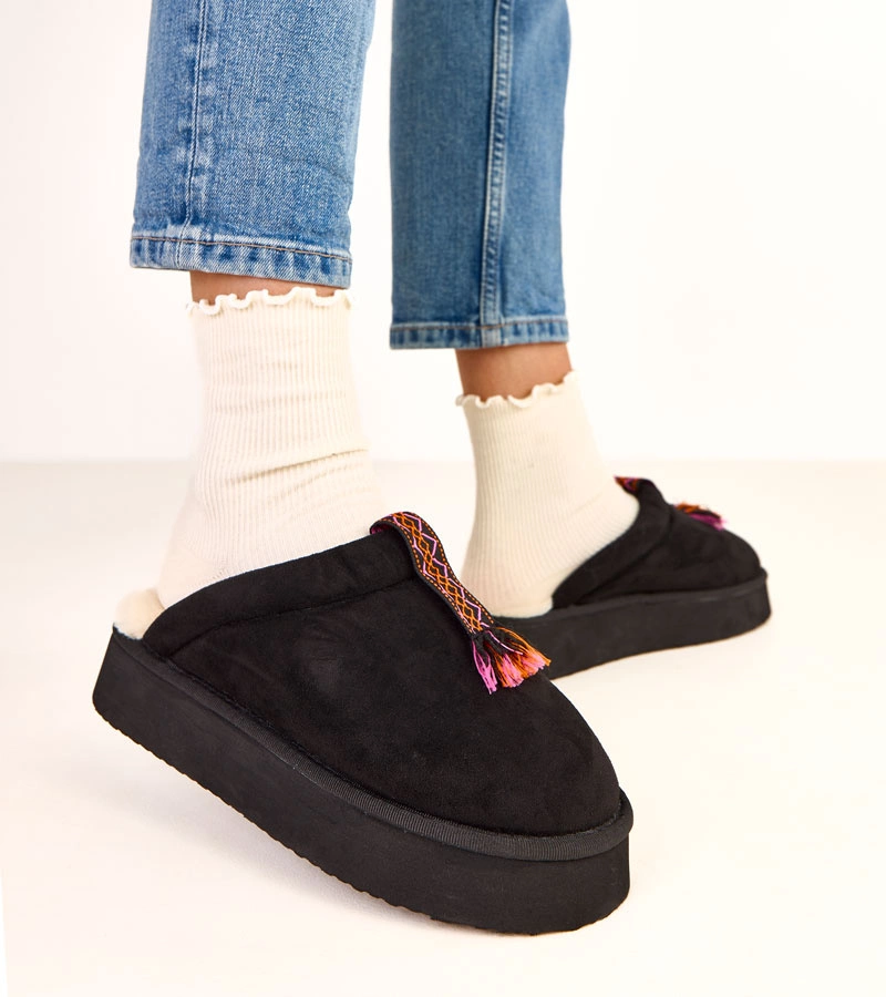 Czarné papuci închiși cu inserție colorată Sarah