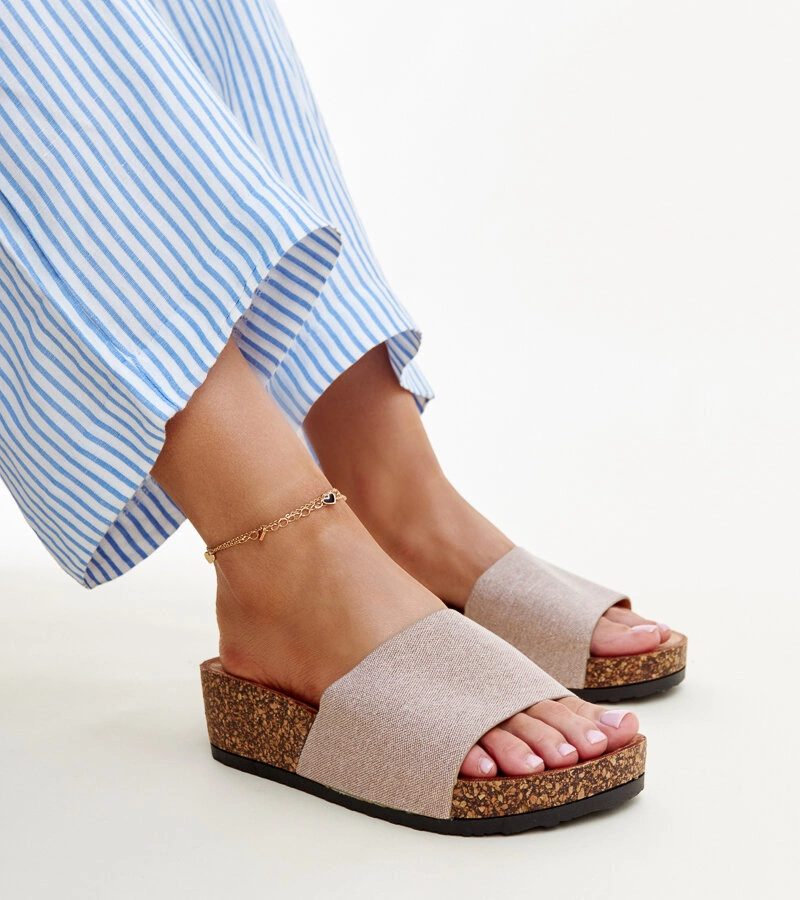 Papuci de culoare bej închis pe platformă de plută Naifene