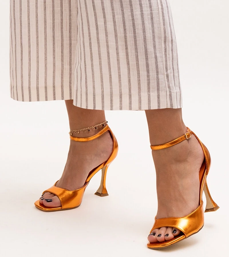 Sandale strălucitoare cu toc înalt și curea Delinda