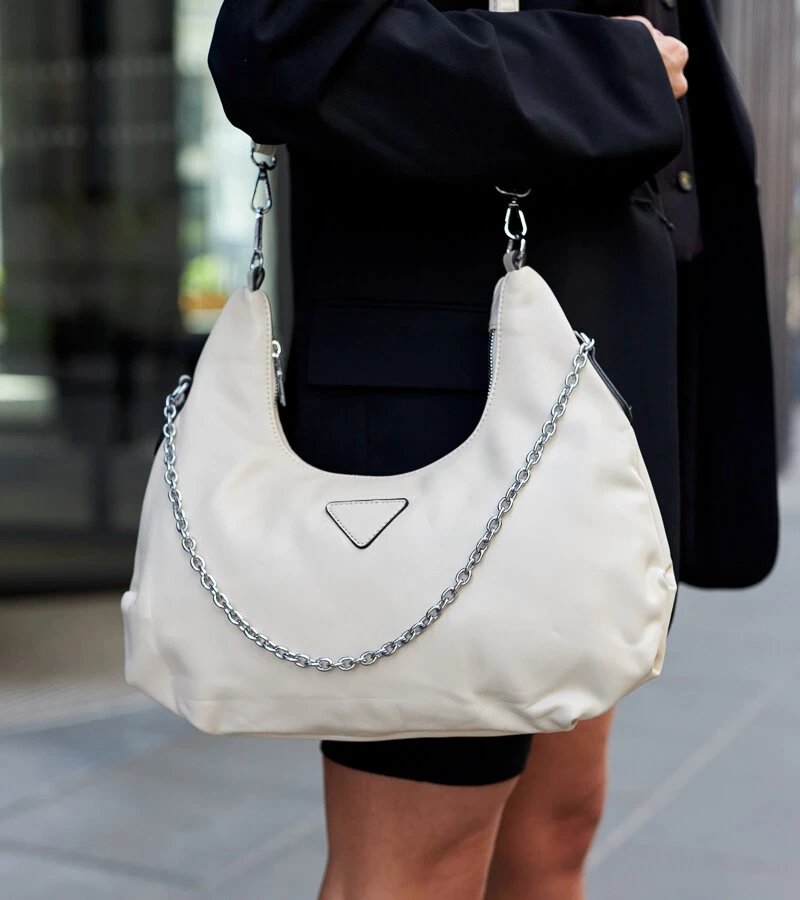 Geantă bej de umăr cu lanț Bikata