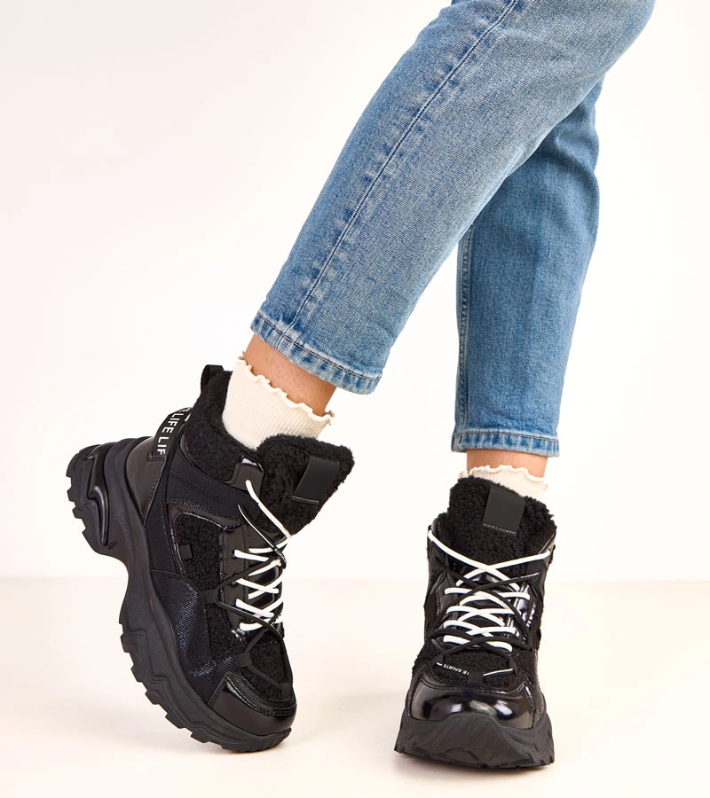 Adidași negri cu șireturi și blăniță Perry