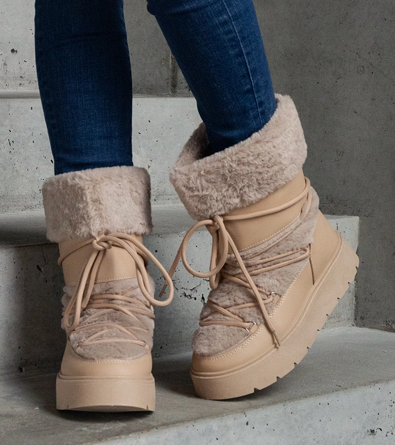 Cizme de zăpadă îmblănite bej cu șireturi decorate cu blană Istiss